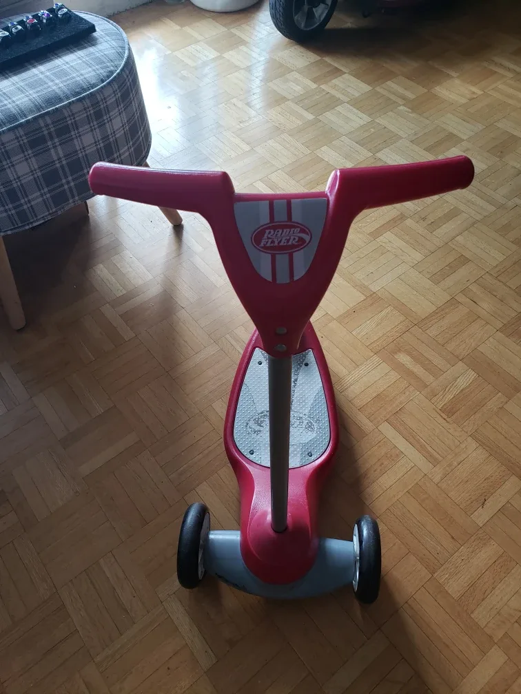 Radio Flyer Lean 'N Glide Scooter thumbnail