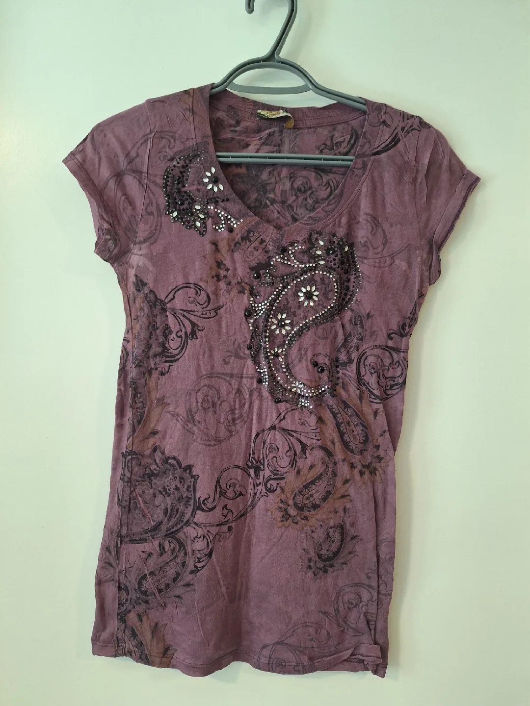 American Age Brand T-shirt - Sz Medium thumbnail