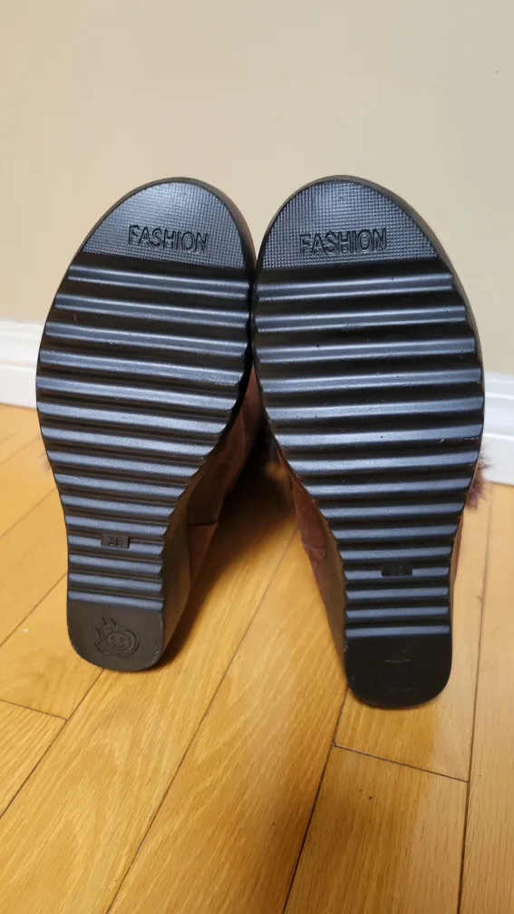 Brand New Stylish Brown Winter Boots W/Faux Fur Trim Size 8 image indicator(2)