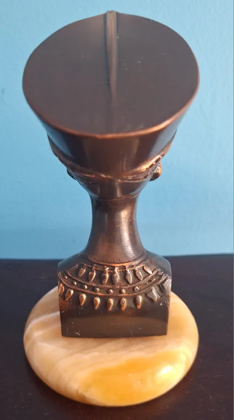 Vintage Nefertiti Bust Statue image indicator(4)