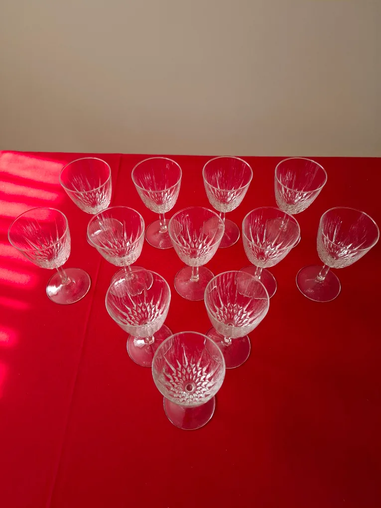 Set of 12 Wine Glasses thumbnail