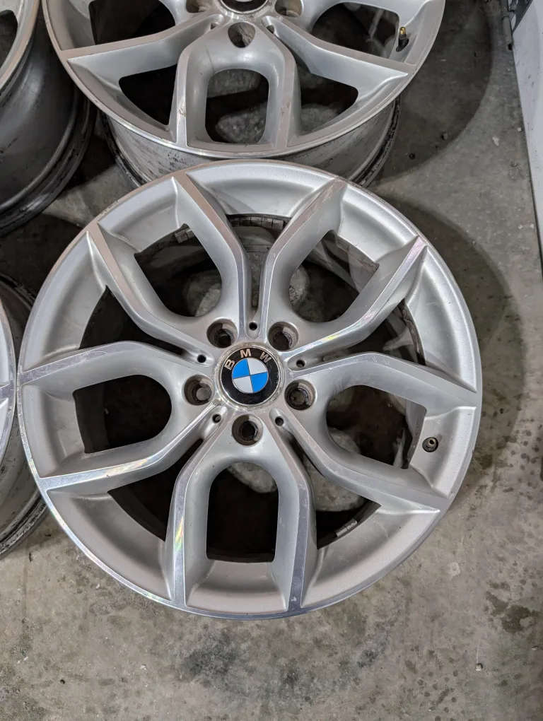 (4)-18 Inch Alloy Rims Off 2012 BMW X3 image indicator(2)
