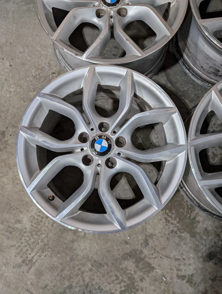 (4)-18 Inch Alloy Rims Off 2012 BMW X3 image indicator(3)