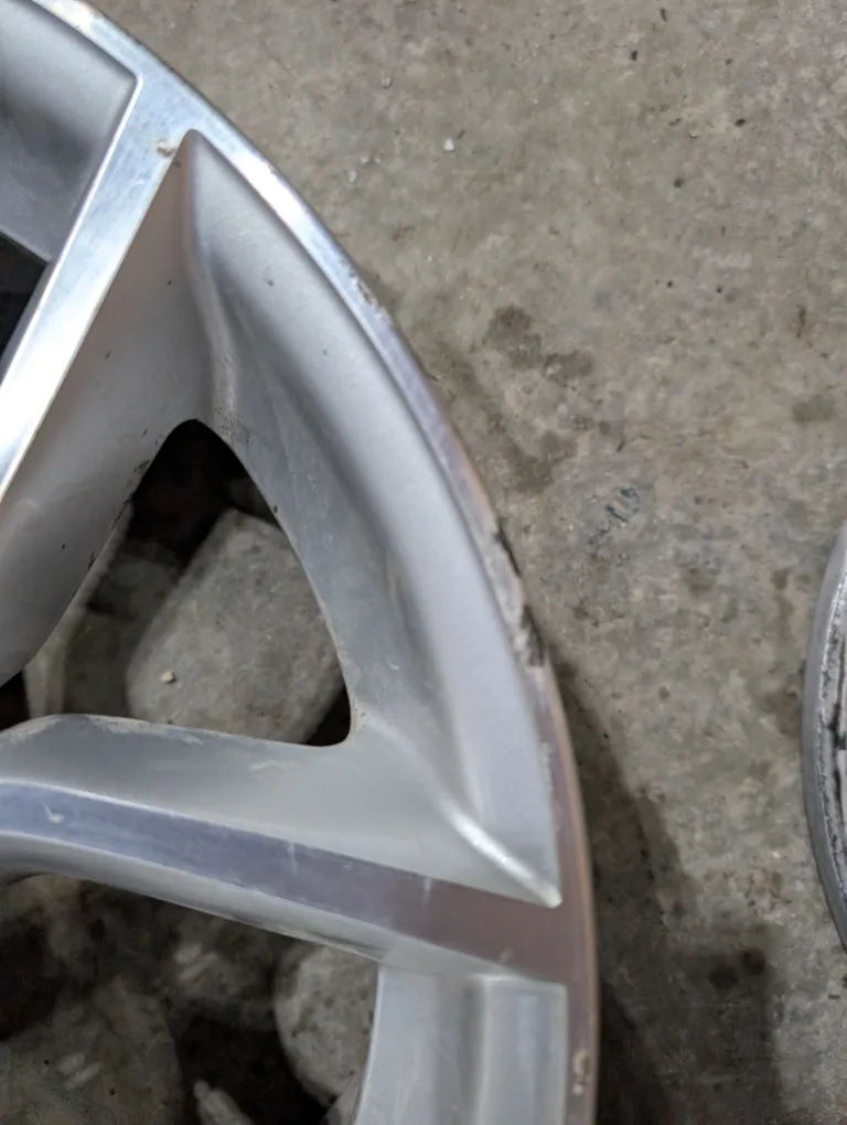 (4)-18 Inch Alloy Rims Off 2012 BMW X3 image indicator(8)