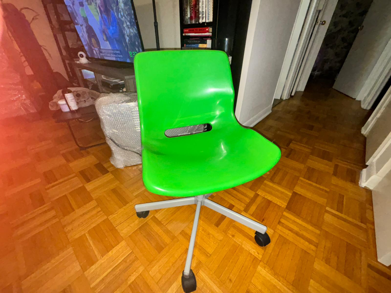 Green Desk Chair & White Desk - photo 4