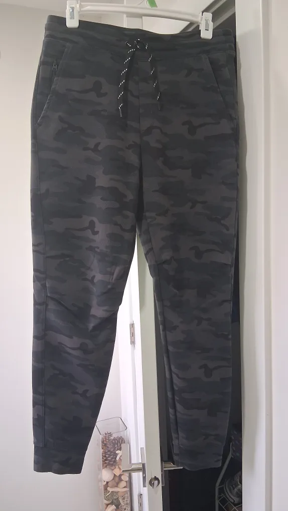 GapFit Performance Camo Joggers - Size S thumbnail