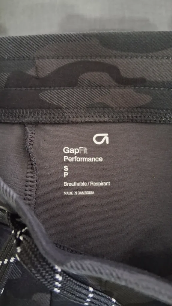 GapFit Performance Camo Joggers - Size S image indicator(2)