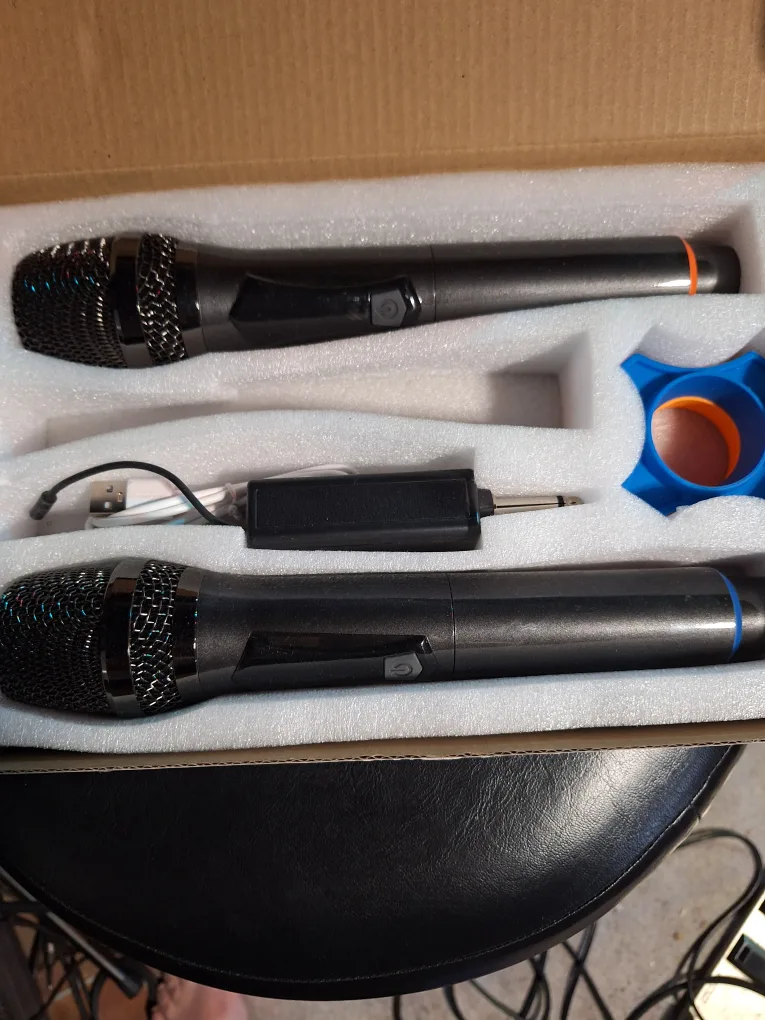 Professional Wireless Microphone Set - New in Box! image indicator(2)