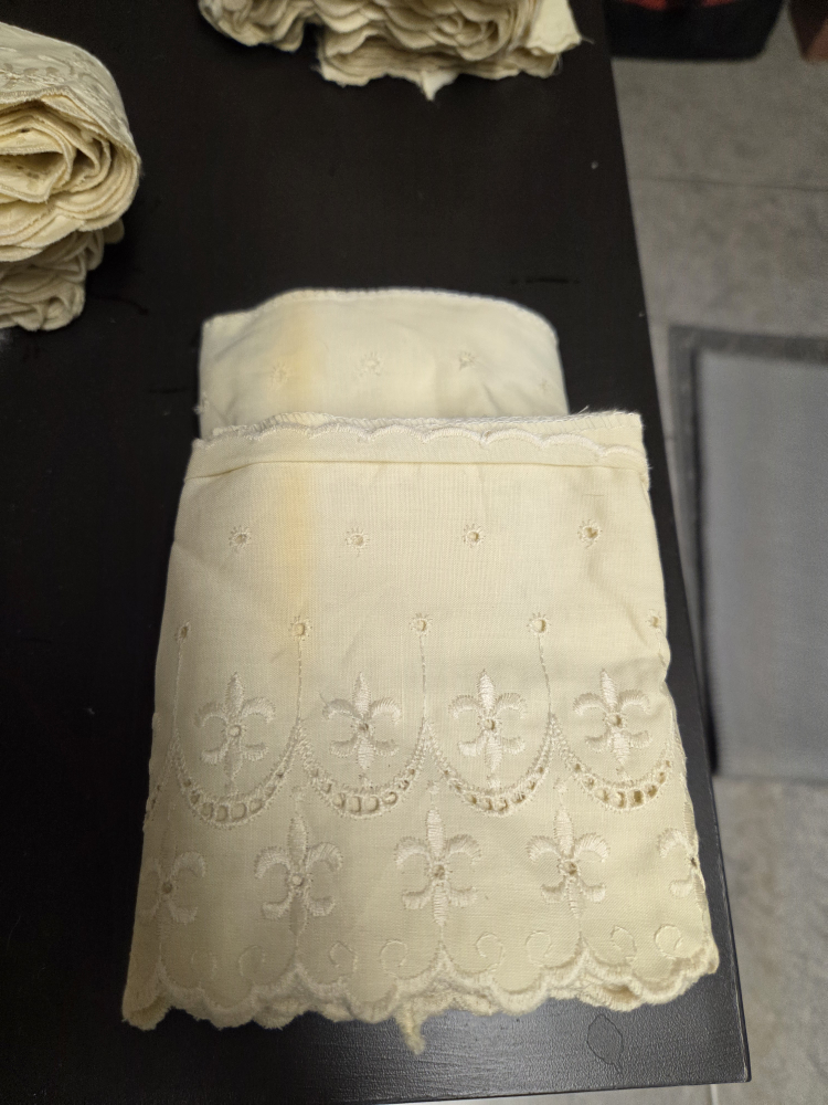 Vintage Embroidered Trim - photo 3