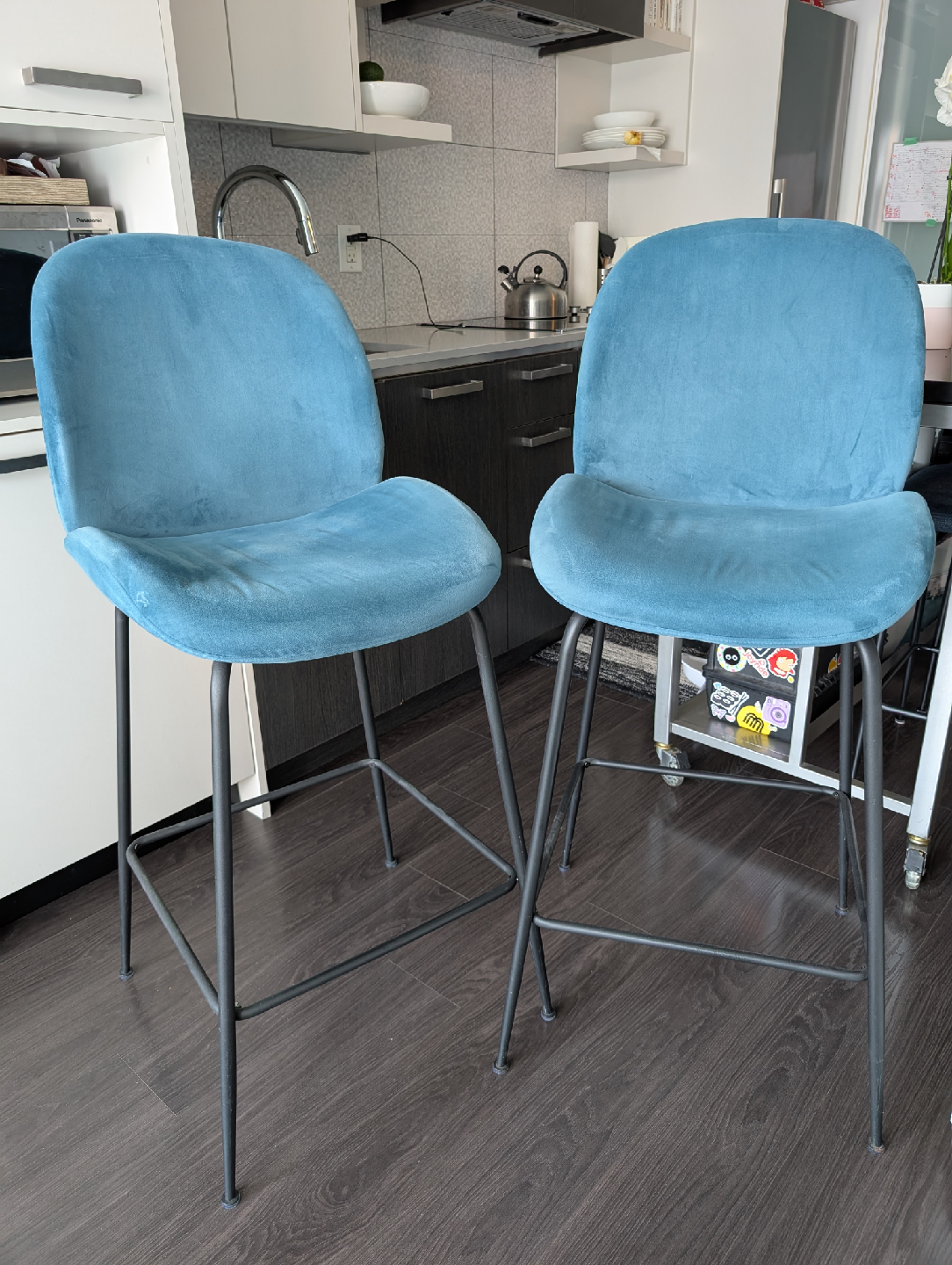 Set of 2 Blue Velvet Bar Stools Structube