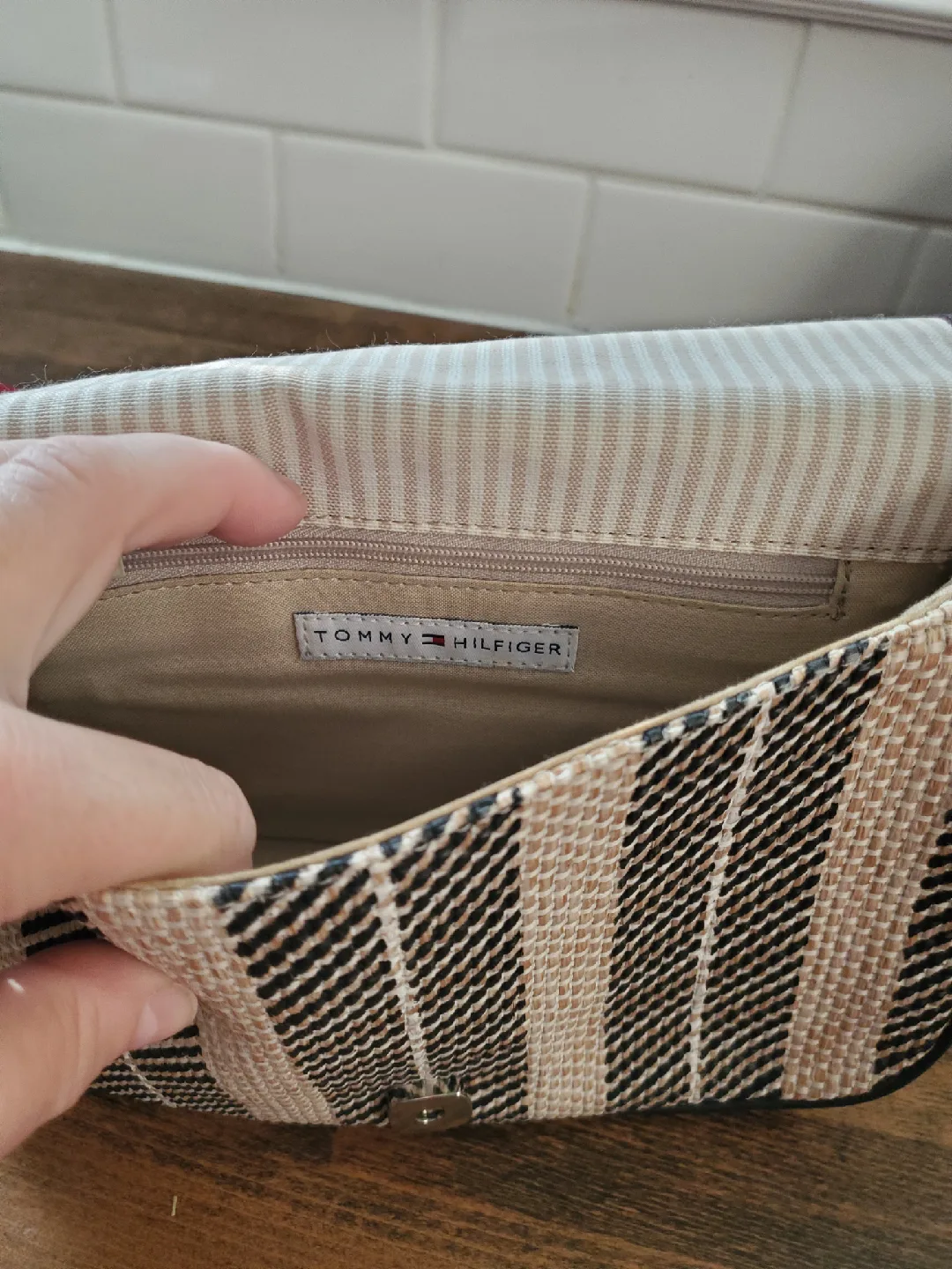 Tommy Hilfiger Crossbody Bag image indicator(6)