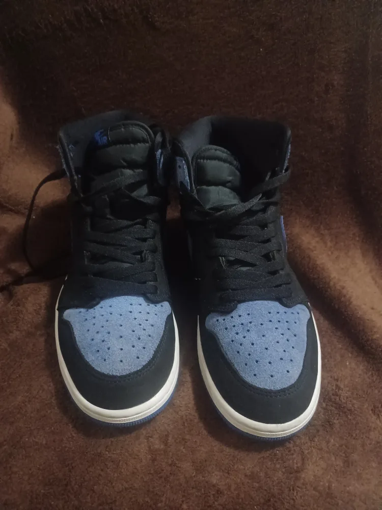 Jordan 1 royal reimagined size 10 image indicator(2)