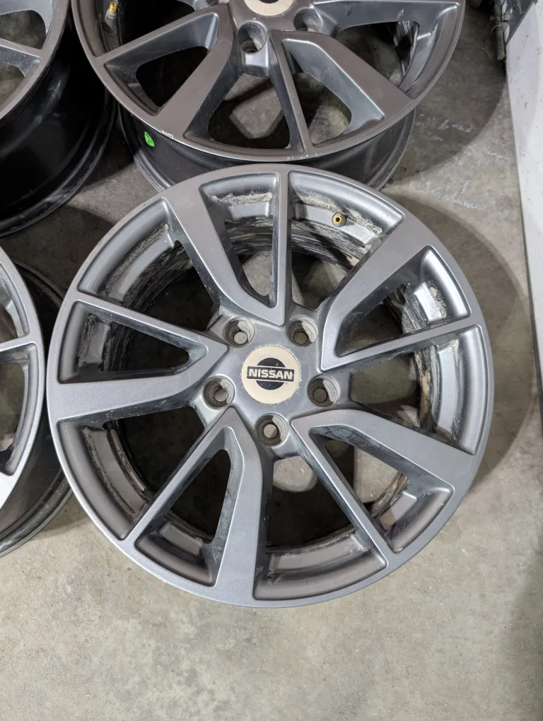 (4)-16 Inch Aftermarket Nissan Alloy Rims/TPMS Sensors image indicator(2)