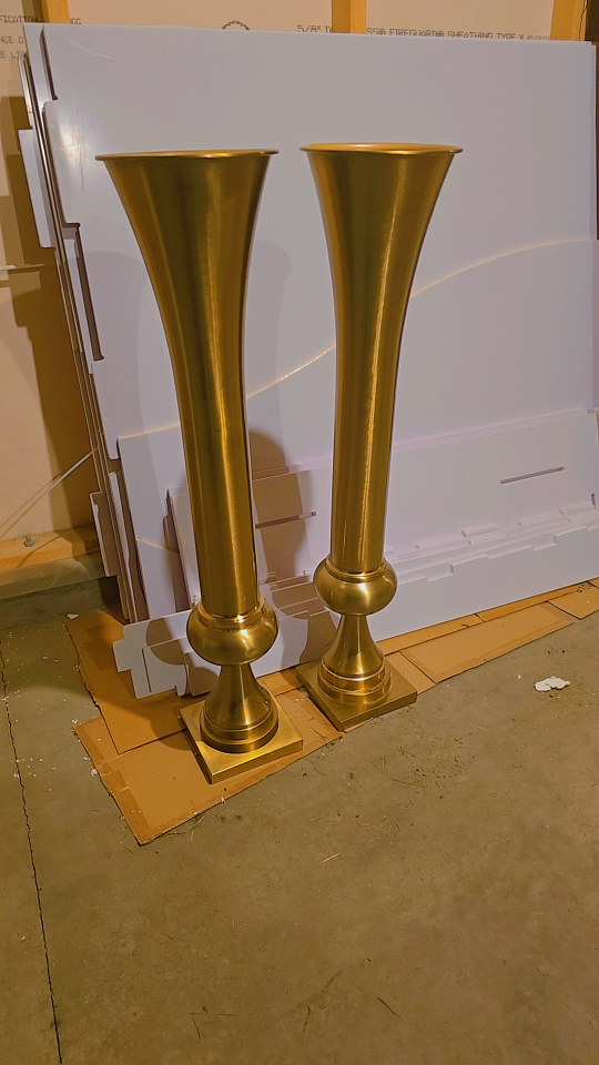 Pair of Tall Gold Vases - photo 2