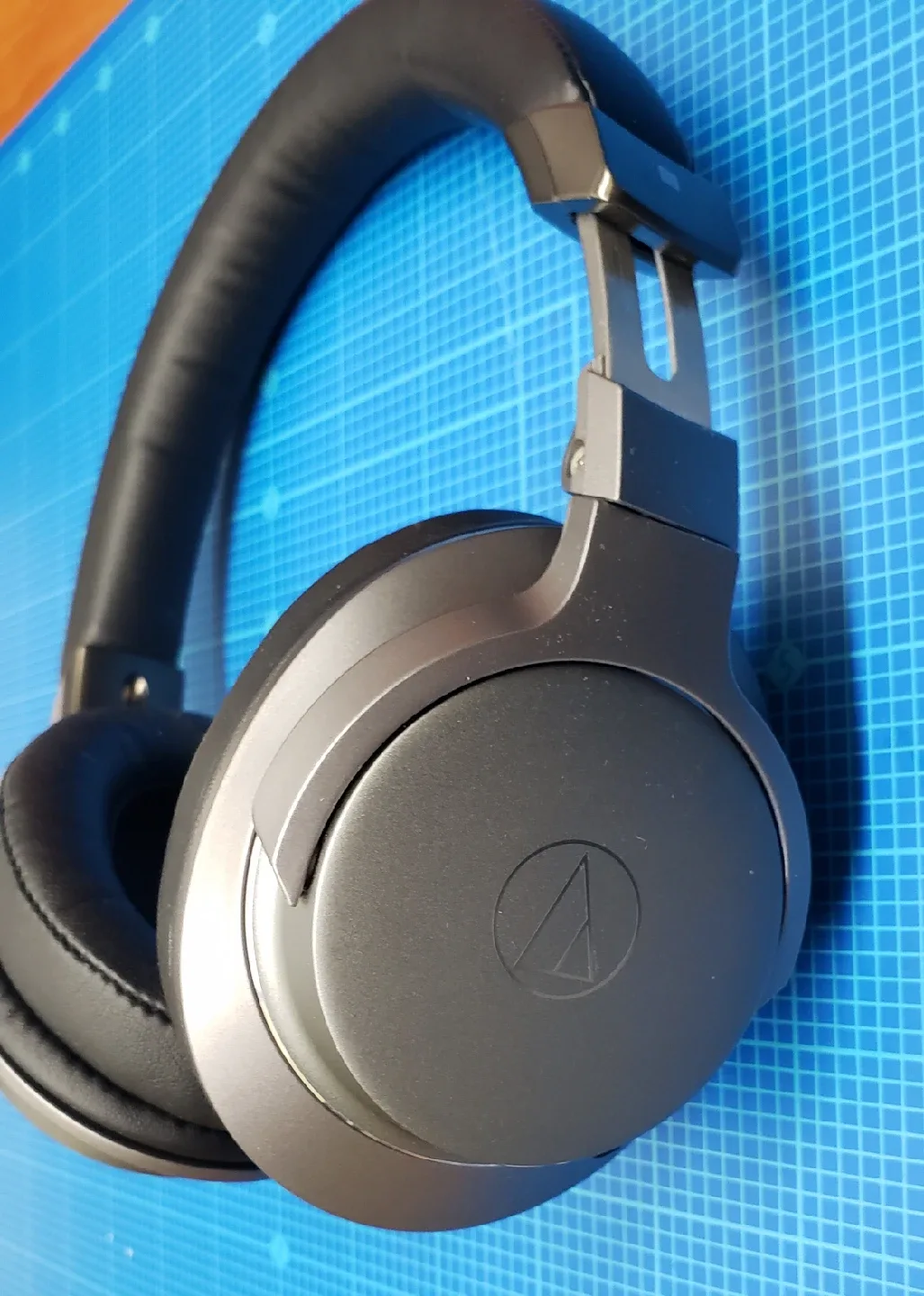 Audio-Technica ATH-SR6BT Wireless Over-Ear Headphones image indicator(5)