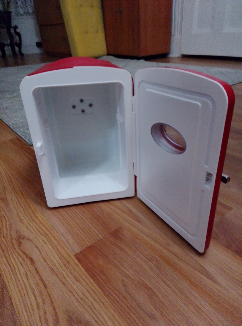 Frigidaire Retro Mini Fridge - Red - photo 3