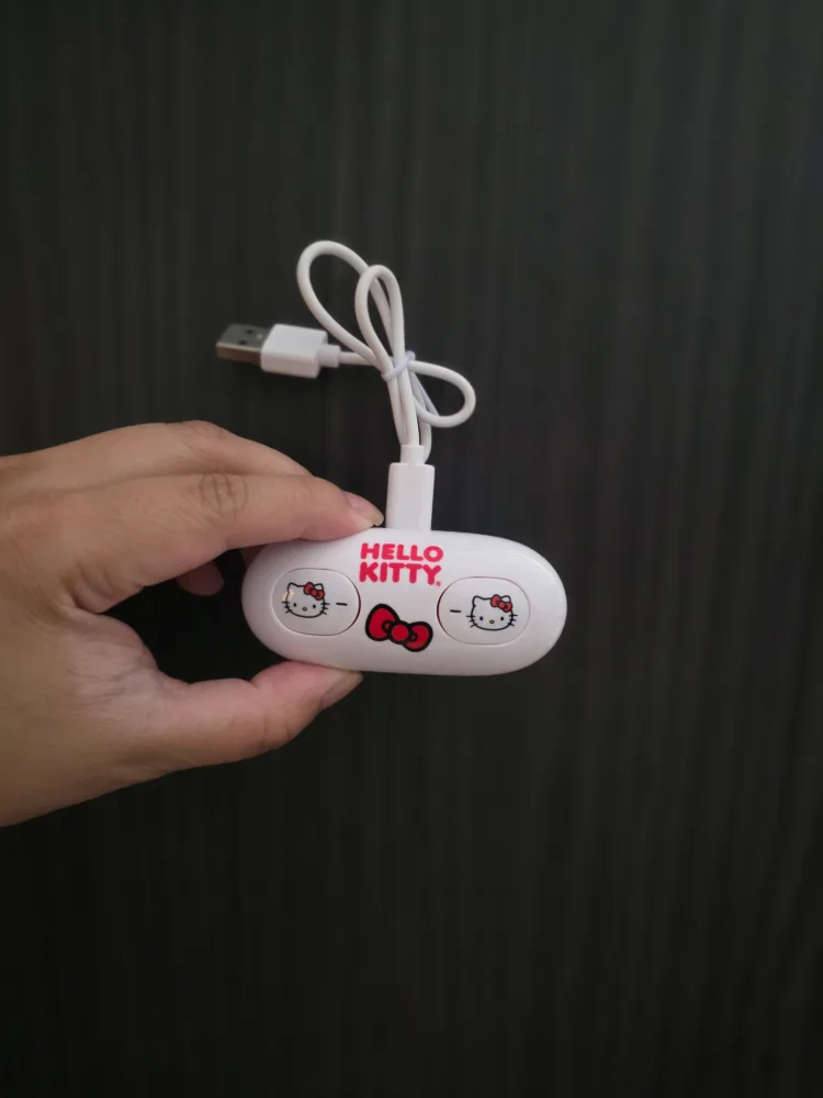 Hello Kitty Wireless Earbuds thumbnail