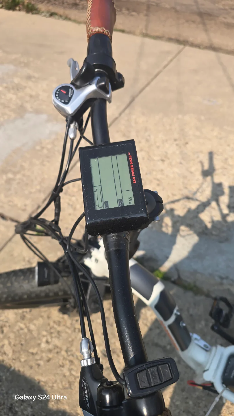 Rad Power Bikes RadRover Step-Thru 1 Ebike image indicator(3)