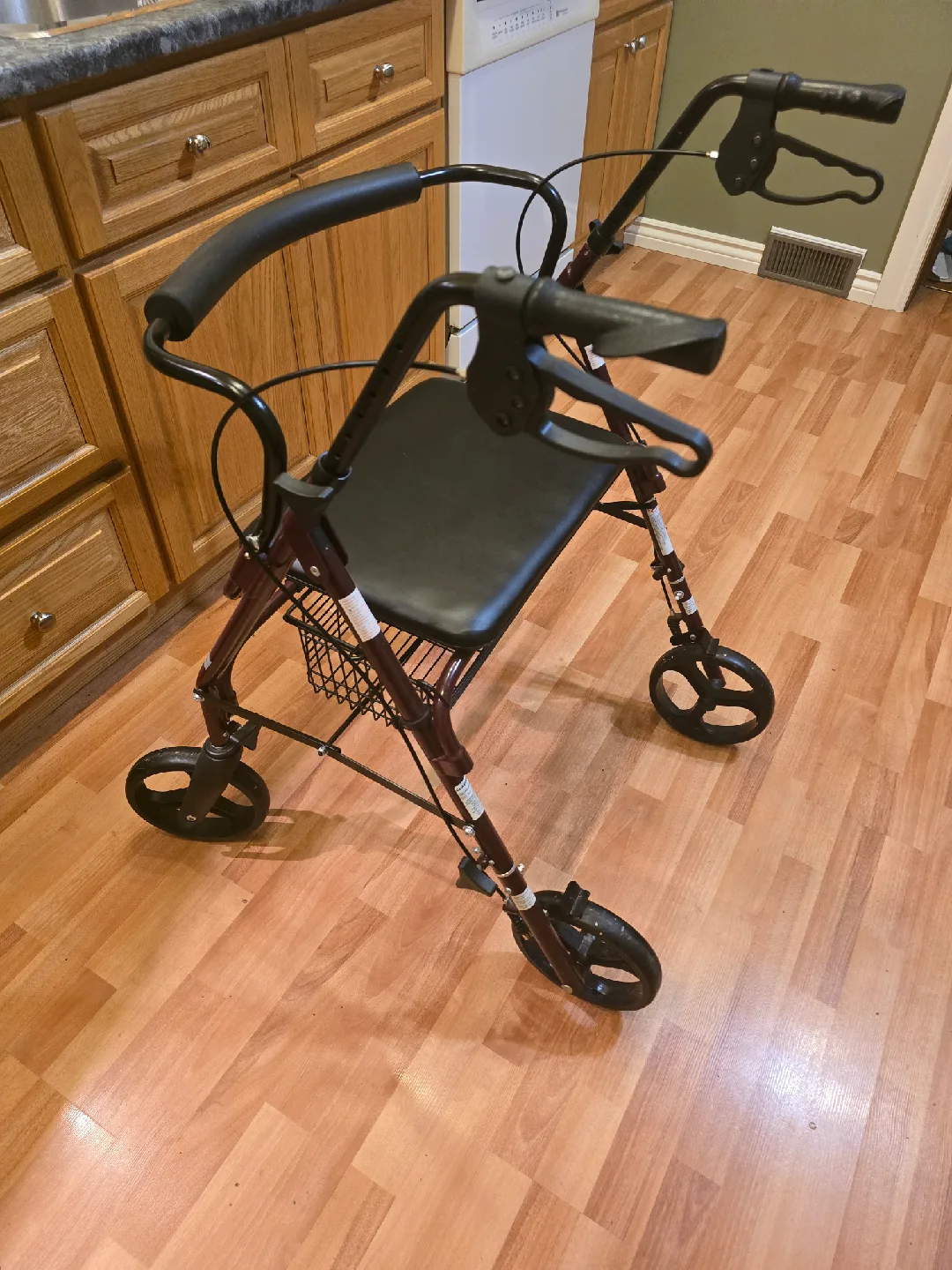 Medline Heavy Duty Rollator Walker with Seat image indicator(3)