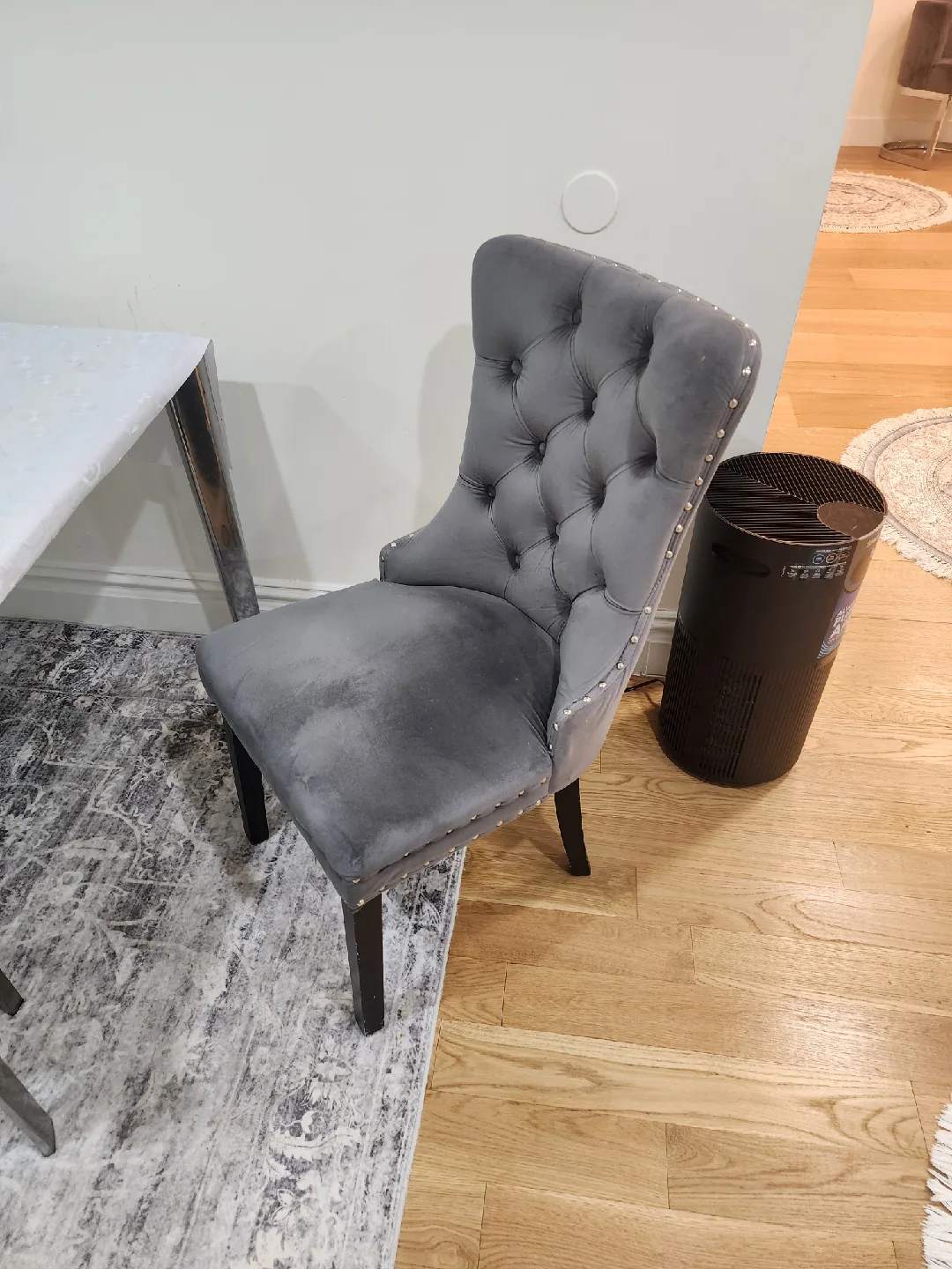 Gray Velvet Tufted Dining Chair image indicator(2)