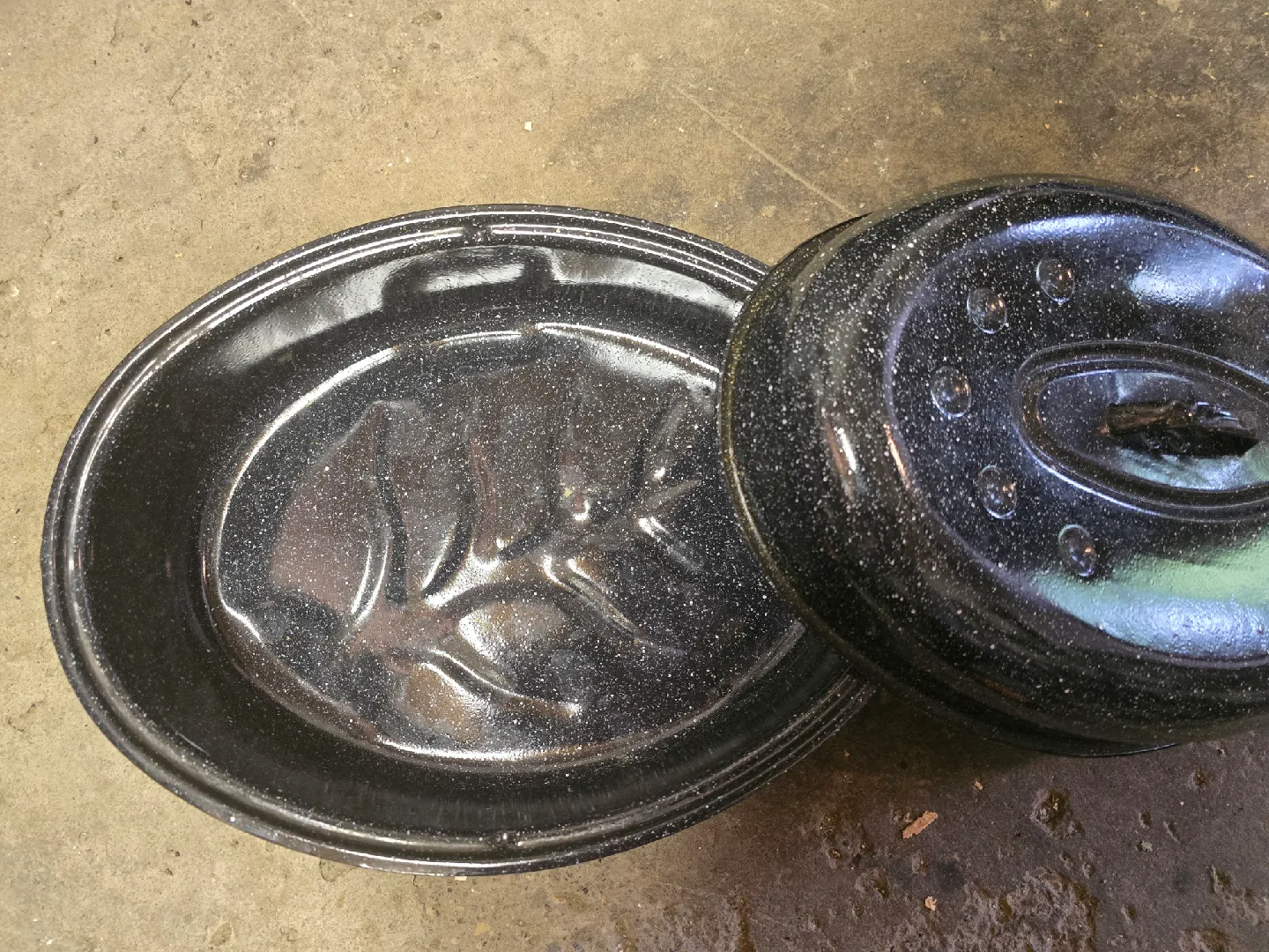 Granite Ware Roaster with Lid image indicator(3)