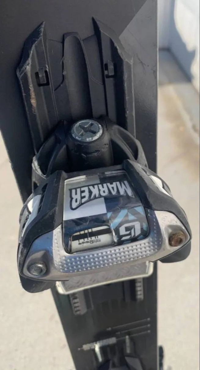 Used Skis image indicator(8)