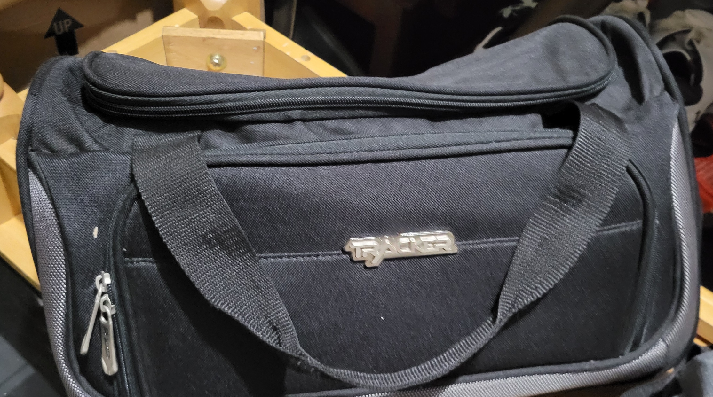 Tracker Black Duffle Bag & Grey Toiletry Bag - photo 4