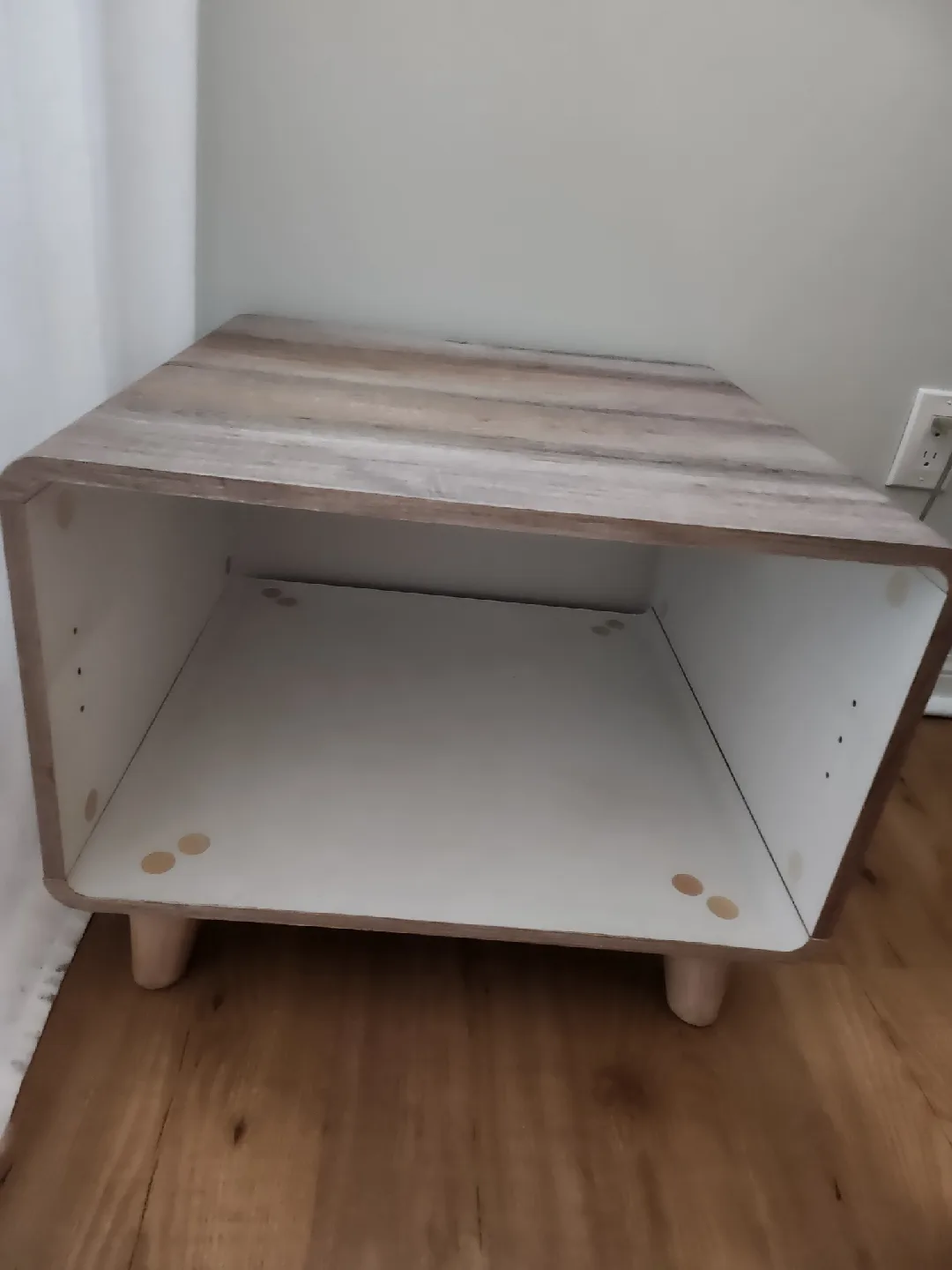 Wood-look Side Table / Nightstand image indicator(2)