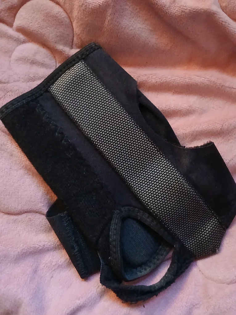 BioSkin Cock-Up Wrist Skin, Size M-L image indicator(2)