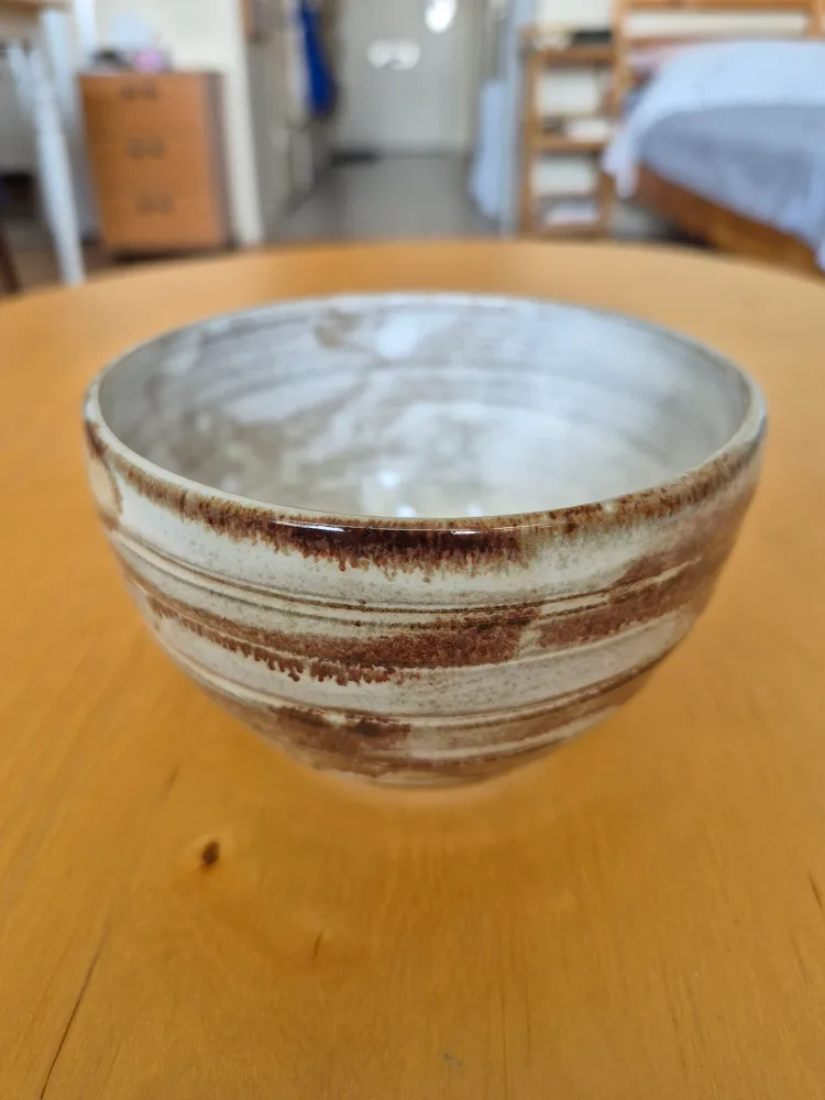 Handmade Pottery Bowl (Cereal / Soup / Salad size) AS NEW thumbnail