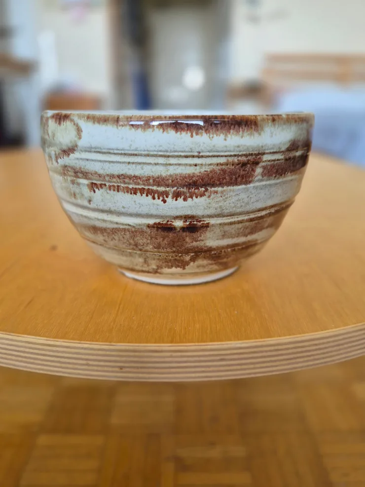 Handmade Pottery Bowl (Cereal / Soup / Salad size) AS NEW image indicator(4)