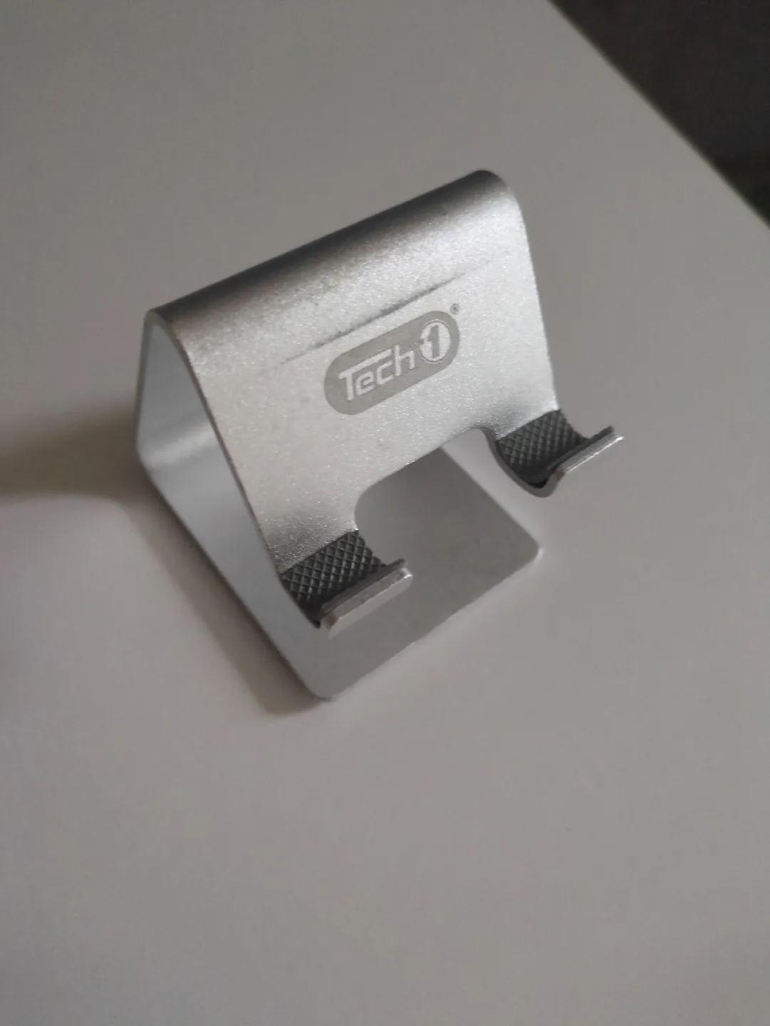 Tech 1 Silver Phone/Tablet Stand image indicator(2)