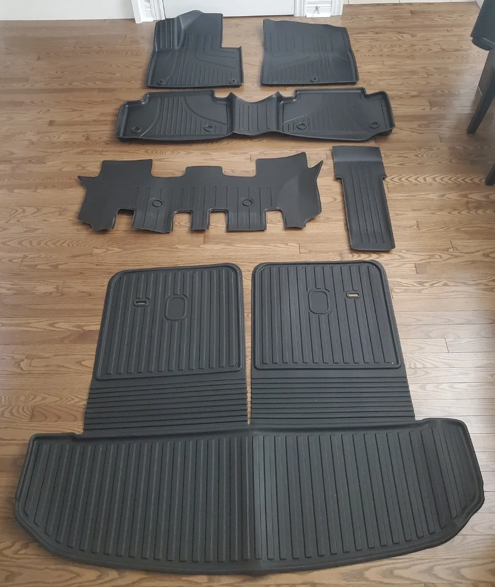 Kia Sorento Floor and Trunk Mats image indicator(3)