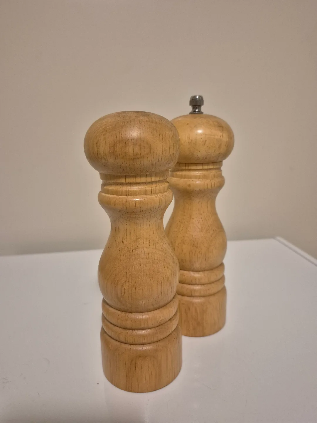Wooden Salt Shaker & Pepper Grinder Set image indicator(2)