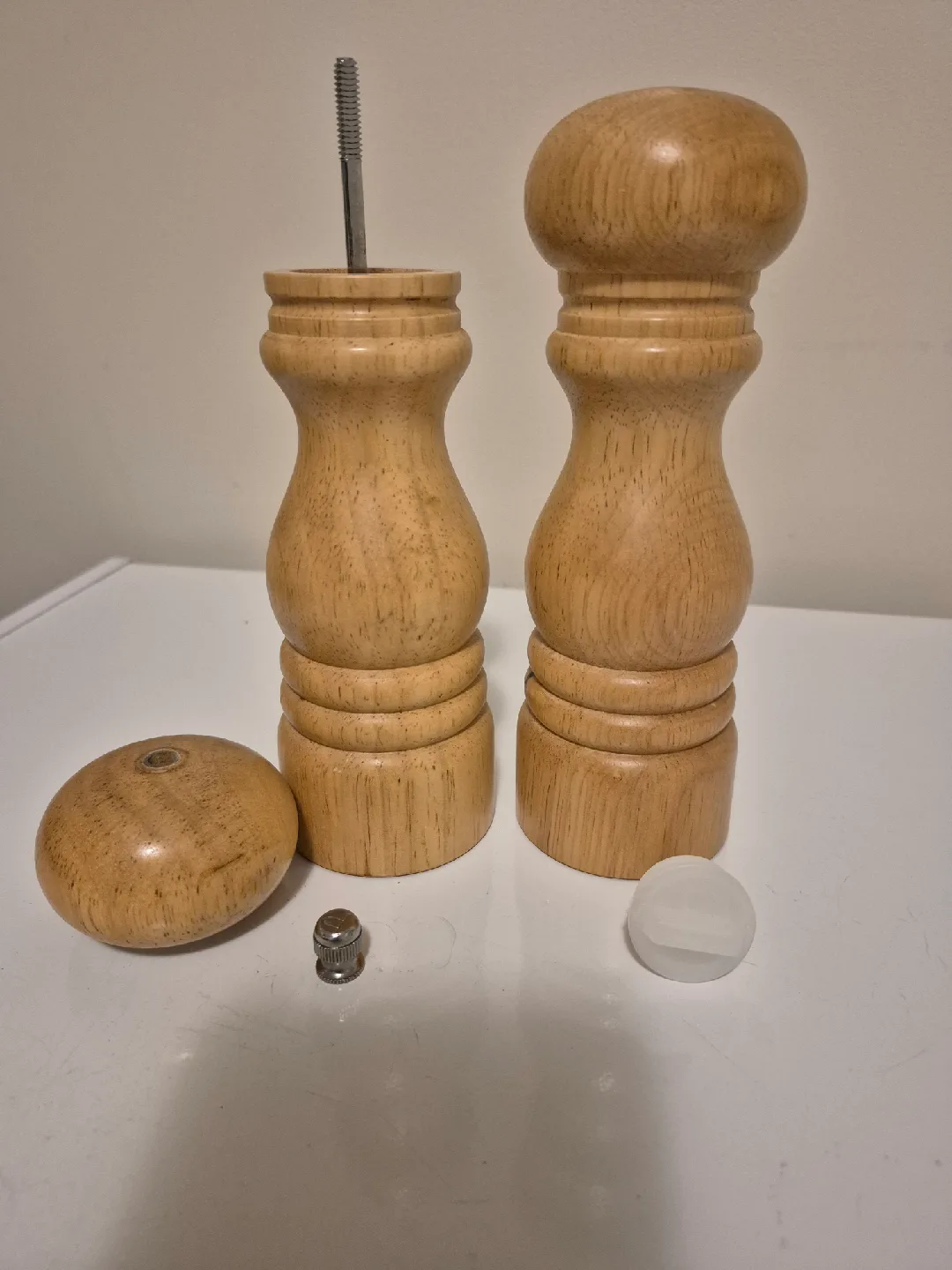 Wooden Salt Shaker & Pepper Grinder Set image indicator(4)