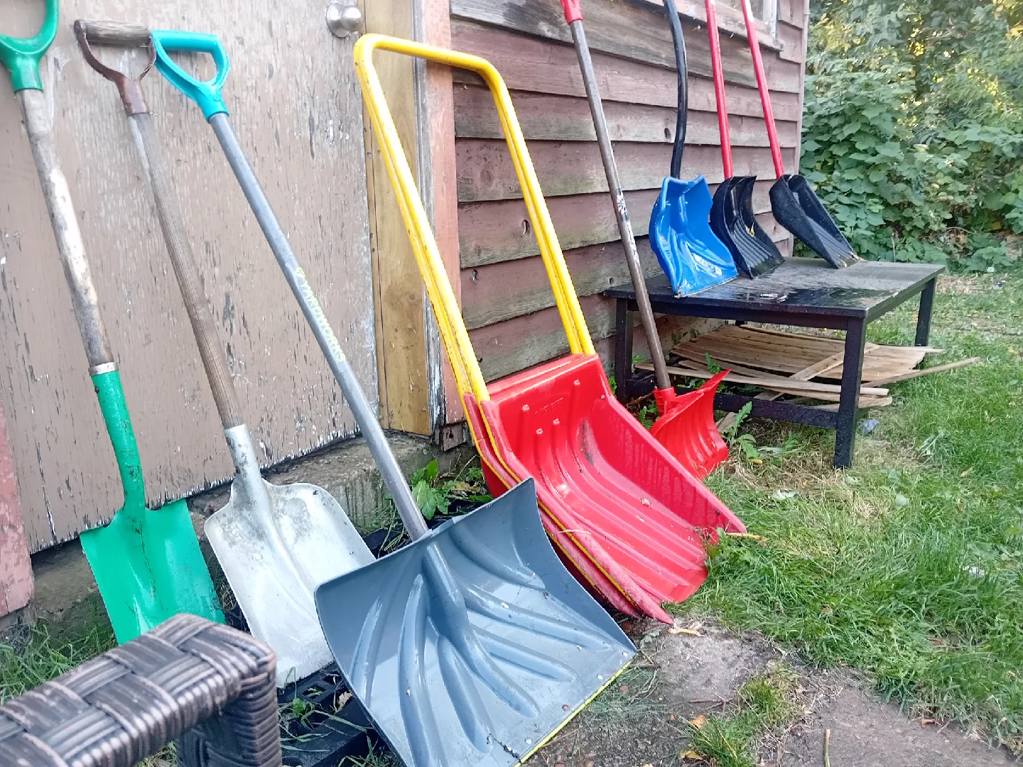 Variety of Used Shovels thumbnail
