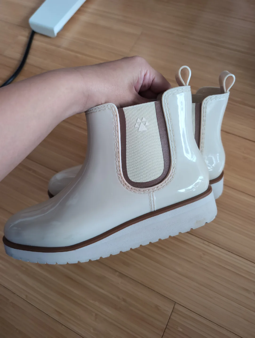 WATERPROOF Cougar Cream Chelsea Rain Boots WATERPROOF image indicator(2)