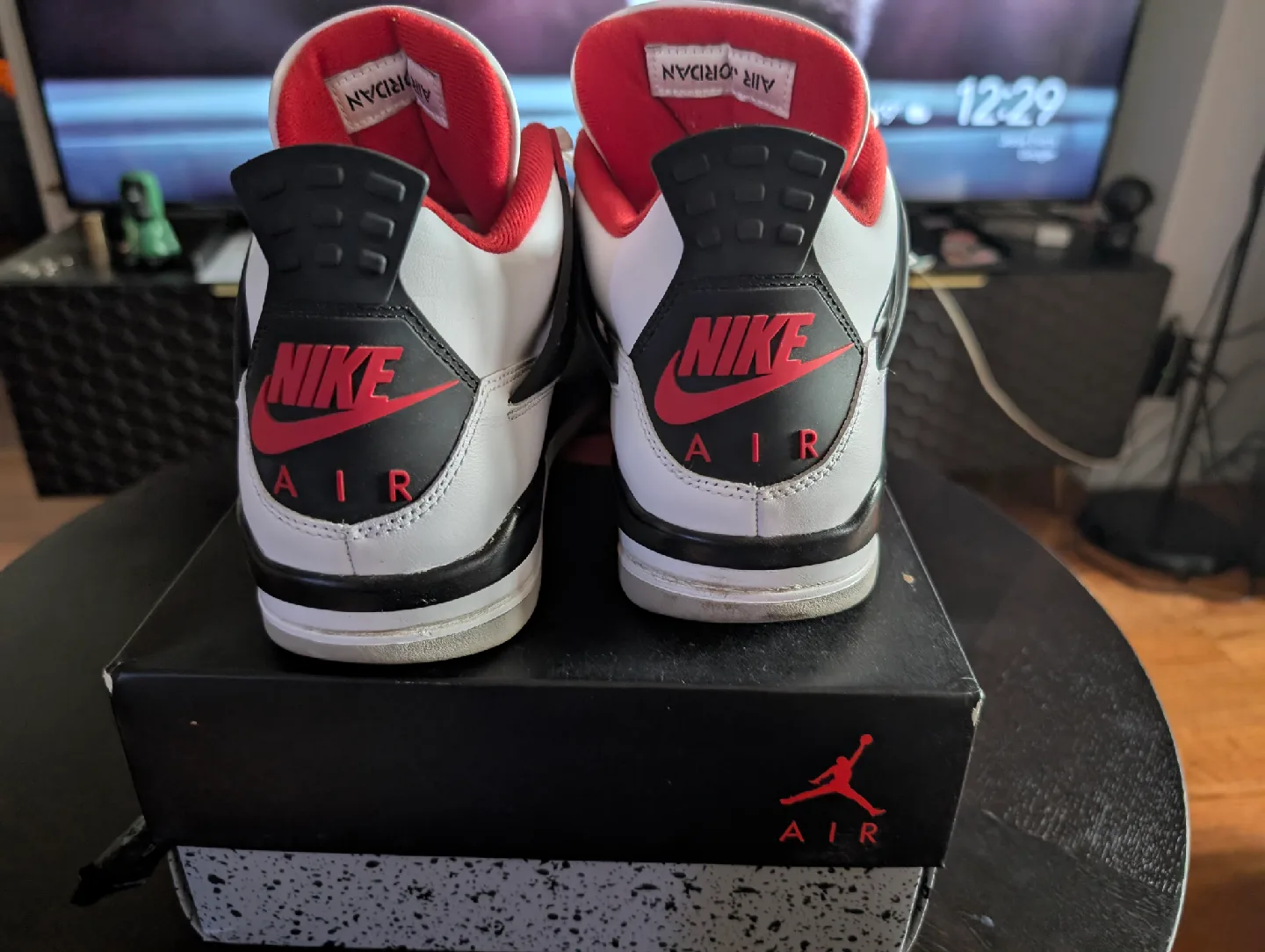 Nike Air Jordan 4 Retro White/Fire Red Size.10.5 image indicator(5)