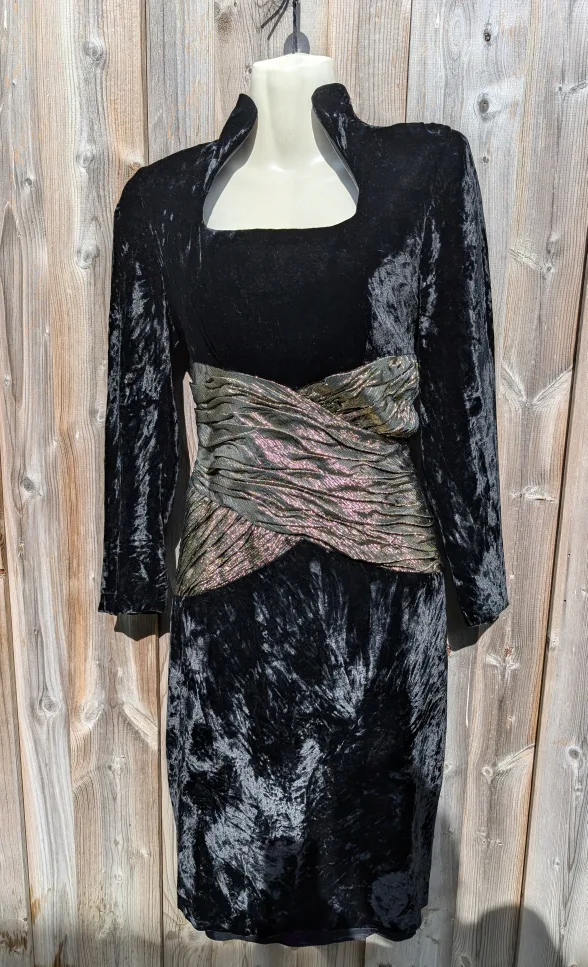 Vintage Holt Renfrew Black & gold Velvet Dress with sz sml image indicator(2)
