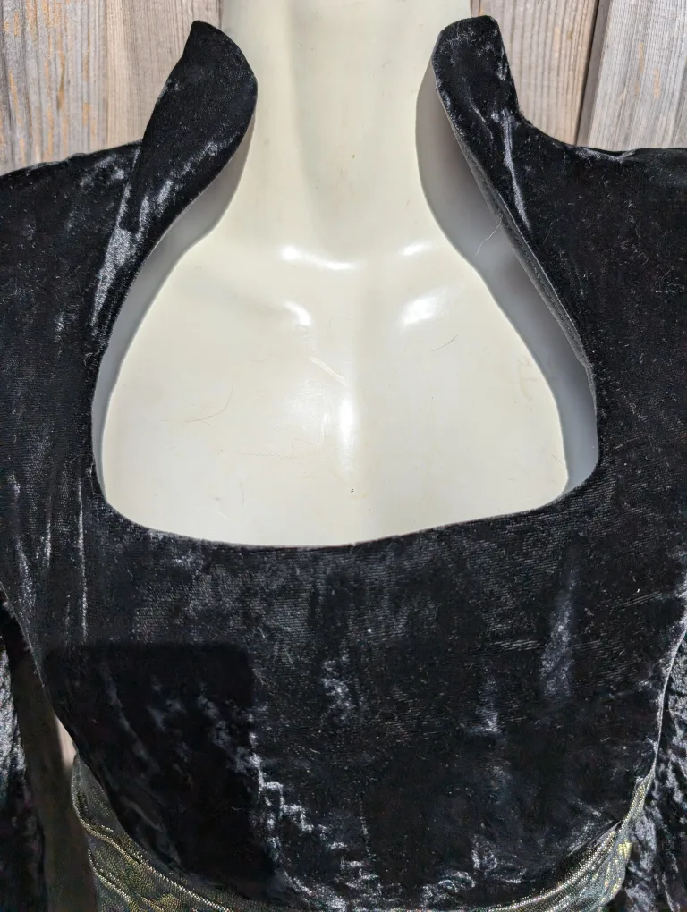 Vintage Holt Renfrew Black & gold Velvet Dress with sz sml image indicator(6)