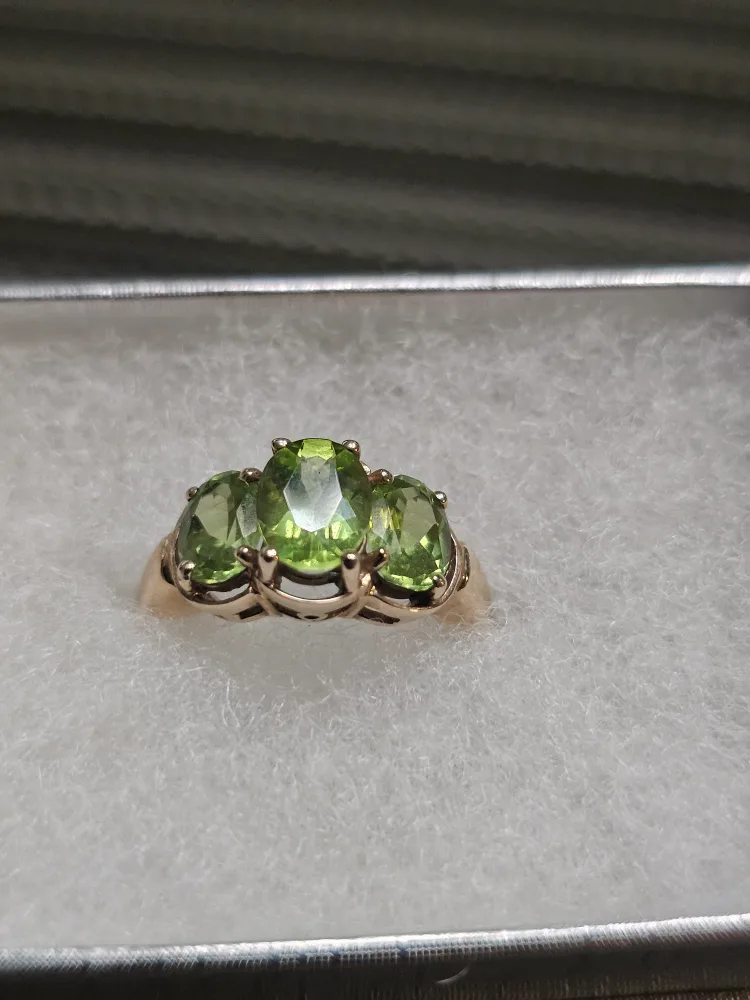 10K Gold Ring Peridot & Gold Ring thumbnail