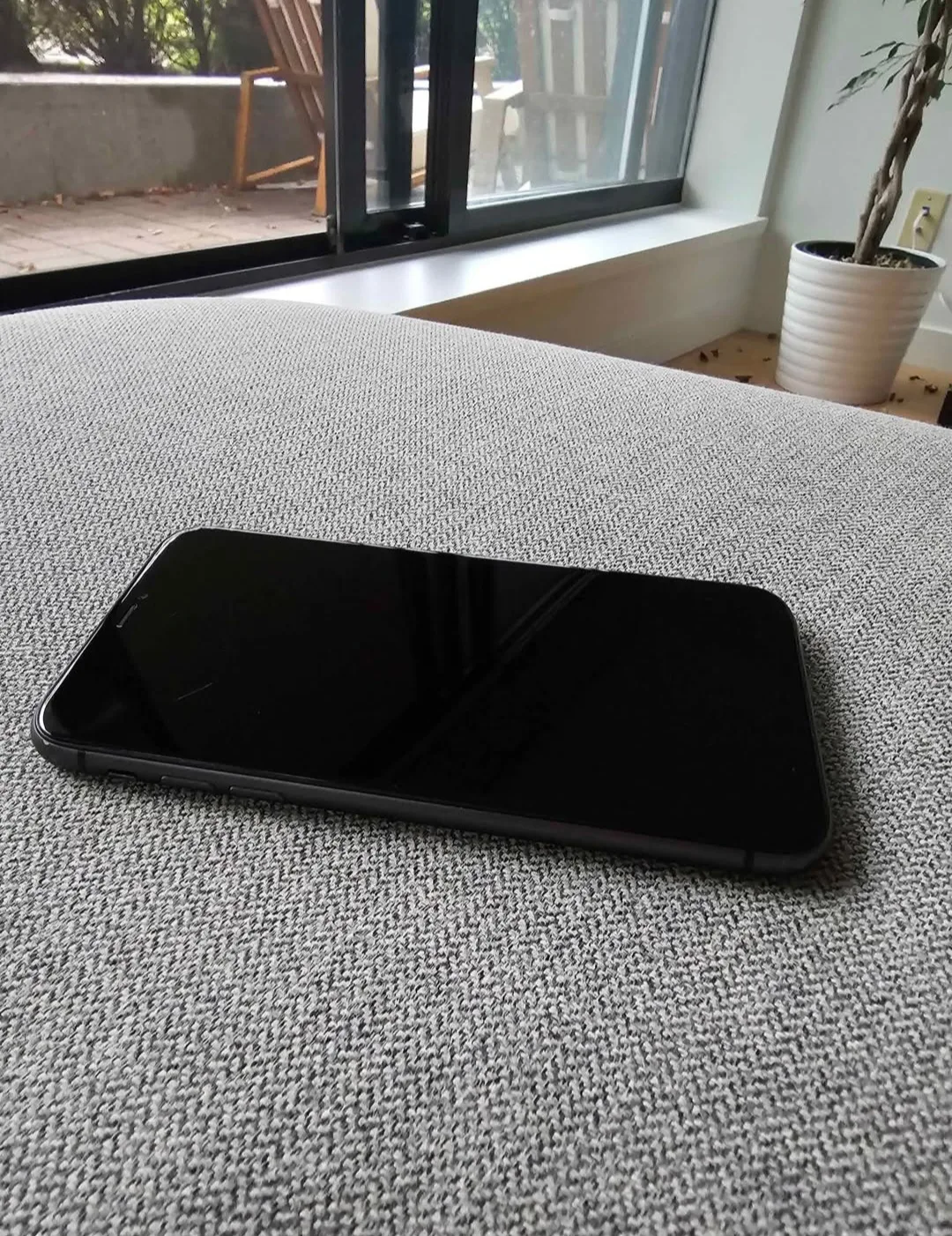 iPhone 11 - Black image indicator(3)