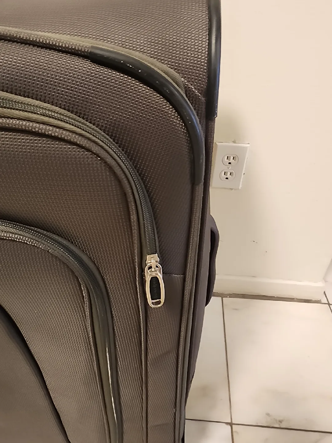 Travelpro Suitcase - check in luggage Size image indicator(3)