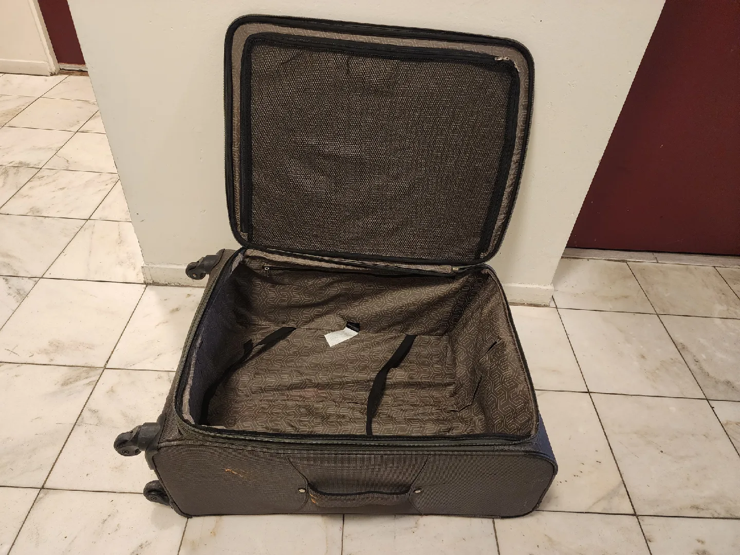 Travelpro Suitcase - check in luggage Size image indicator(9)