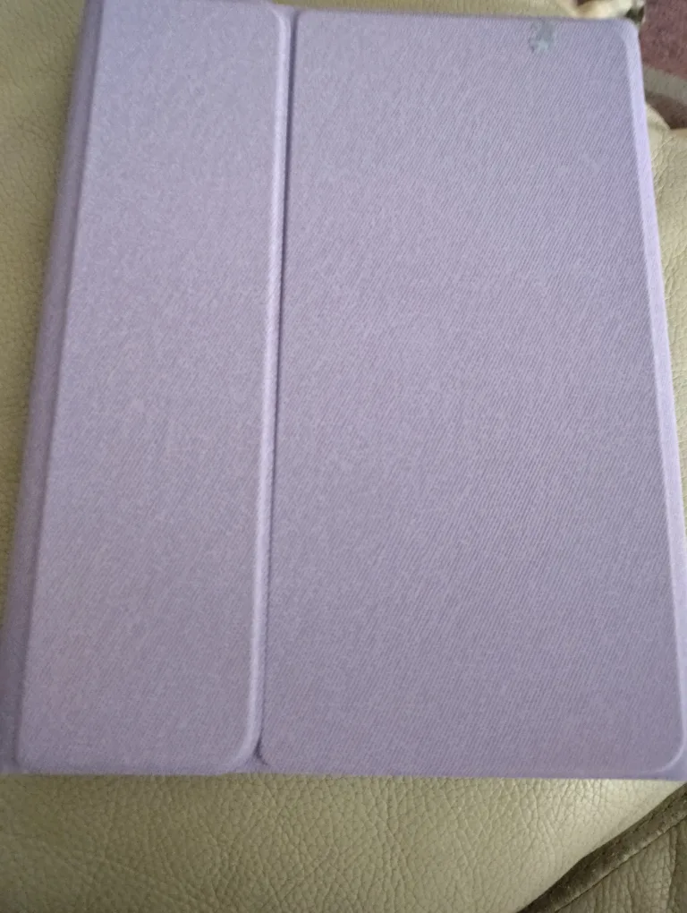 White Mini Keyboard with iPad air 5th generation 10.9 inch case image indicator(2)