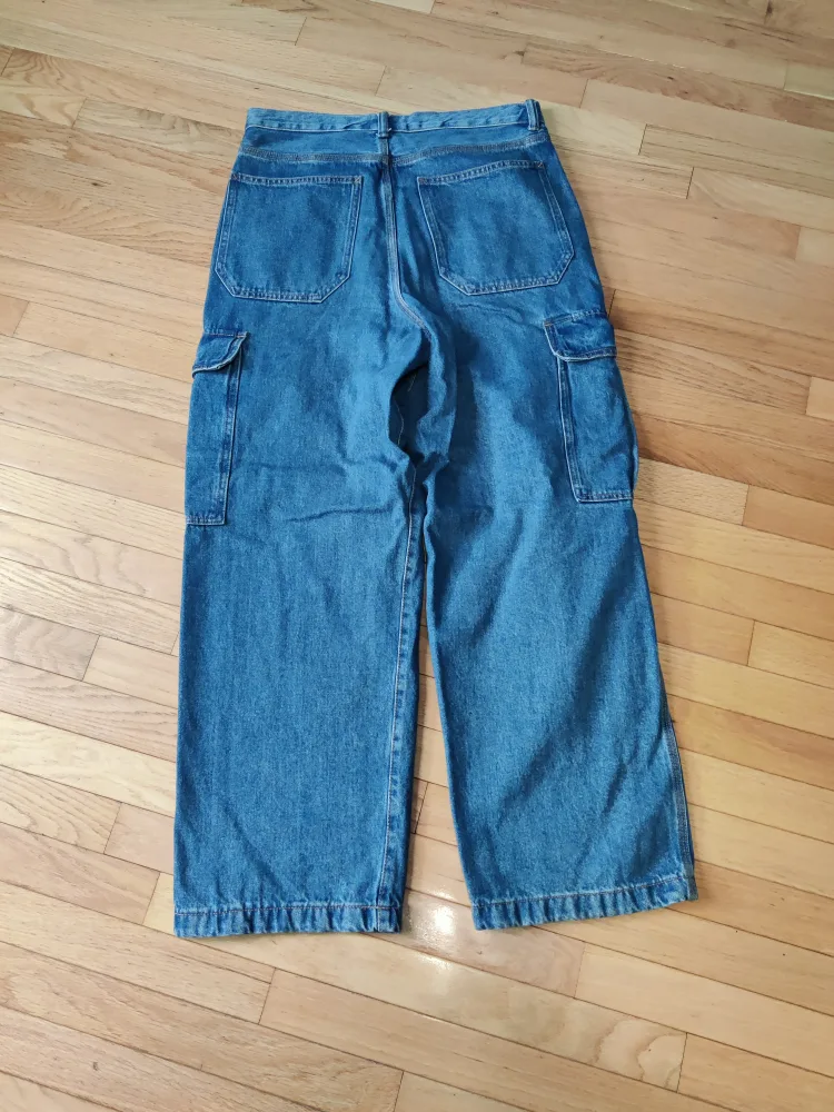 H&M Baggy Fit Jeans - Size 32/32 image indicator(3)
