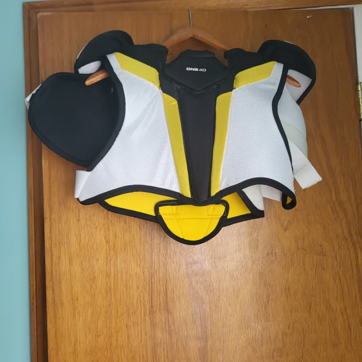 Bauer Supreme ONE.40 Junior L/G Hockey Shoulder Pads image indicator(2)