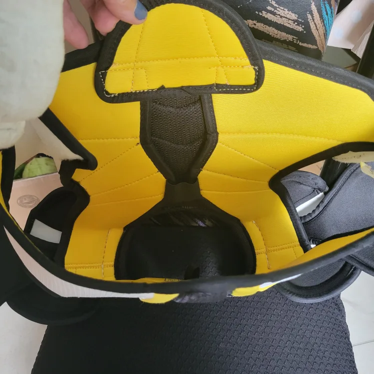 Bauer Supreme ONE.40 Junior L/G Hockey Shoulder Pads image indicator(3)