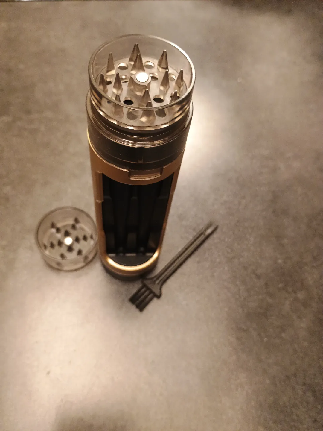 Gold Grinder with Cleaning Brush image indicator(3)