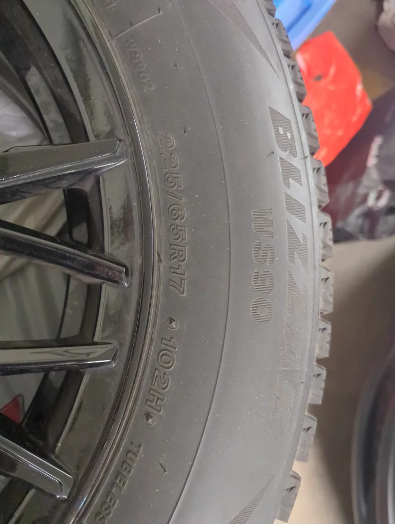 Bridgestone Blizzak WS90 225/65R17 Winter Tires on DRW Rims image indicator(4)